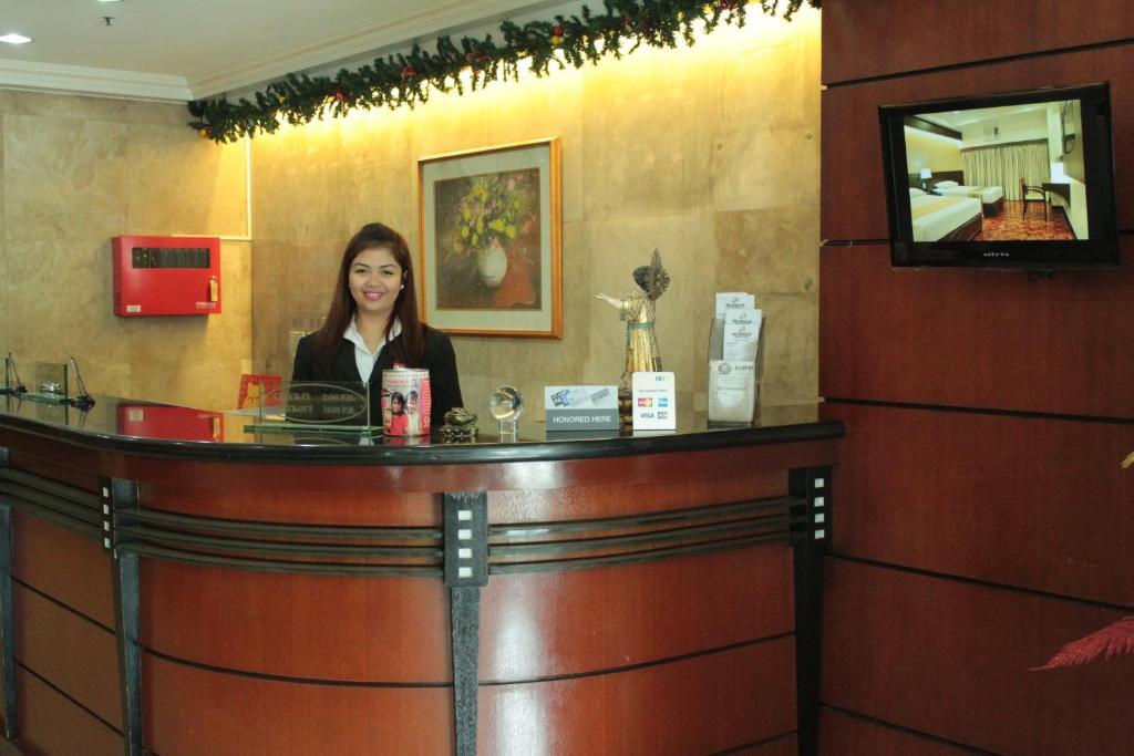 Richville Hotel Mandaluyong Exterior photo